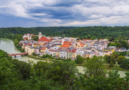 Blick über die historische Altstadt von Wasserburg und den Inn