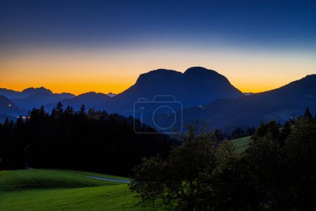 Foto de Paisaje montañoso en los Alpes de Austria al atardecer - Imagen libre de derechos