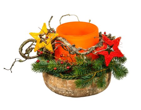 Foto de Primer plano de un jarrón naranja aislado con decoración navideña - Imagen libre de derechos