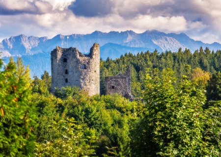 Foto de Ruina medieval del castillo de Laubenbergerstein cerca de Immenstadt - Imagen libre de derechos