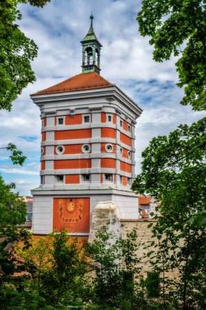 Foto de Torre Rotes Tor en Augsburgo (Alemania). La inscripción en el reloj solar dice que fue construido en 1622 por Elias Holl - Imagen libre de derechos