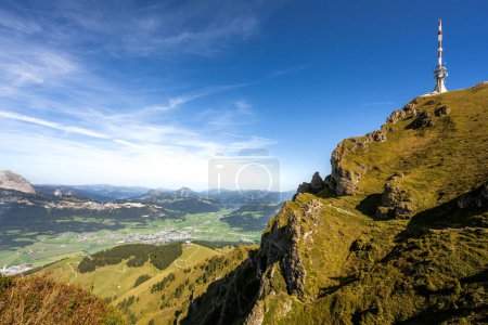 Foto de Kitzbueheler Torre de transmisión del cuerno en los Alpes de Austria - Imagen libre de derechos