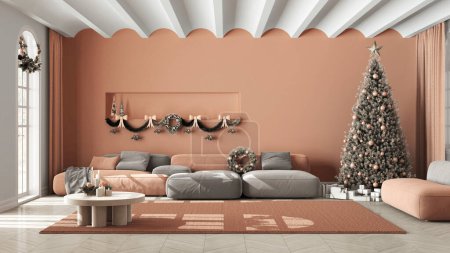 Téléchargez les photos : Salon moderne avec canapé et tapis, parquet et plafond voûté. Arbre de Noël et cadeaux, design intérieur minimaliste scandinave blanc et orange - en image libre de droit
