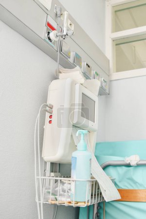 Foto de Panel with oxygen and a monitor for measuring contractions, heartbeat - Imagen libre de derechos