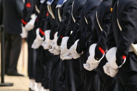Téléchargez les photos : Marins français en gants blancs en rang sur un défilé du 8 mai - en image libre de droit