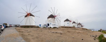 Vista panorámica de los molinos de viento de la isla de Mykonos en Grecia