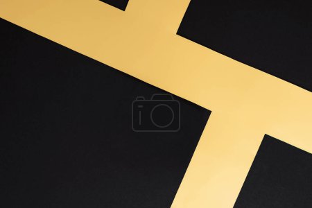 Téléchargez les photos : Bannière arrière-plan noire avec inserts dorés, concept de vente Black Friday, espace de copie - en image libre de droit