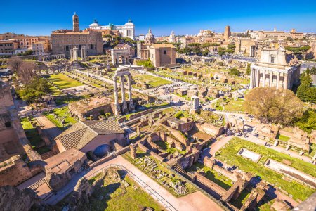 Foto de Historic Rome ruins on Forum Romanum view from above, eternal city of Rome, capital of Italy - Imagen libre de derechos