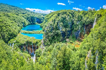 Foto de Paraíso cascadas de Plitvice lagos parque nacional vista panorámica, naturaleza de Croacia - Imagen libre de derechos
