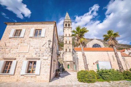 Die malerische Stadt Perast in der Bucht von Boka Kotorska, Archipel von Montenegro