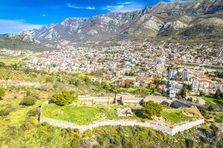 Stadt Sutomore Hügel Festung Luftaufnahme, Archipel von Montenegro