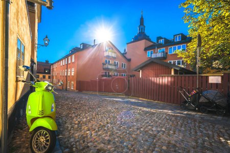 Foto de Colorida arquitectura de Estocolmo centro antiguo vista de la ciudad superior, iglesia parroquial de Santa Katarina, capital de Suecia - Imagen libre de derechos
