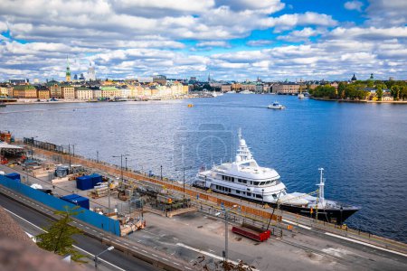 Foto de Ciudad de Estocolmo vista panorámica frente al mar, capital de Suecia - Imagen libre de derechos