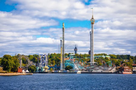 Foto de Parque de atracciones Grona Lund en Estocolmo vista frente al mar, capital de Suecia - Imagen libre de derechos
