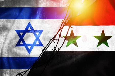 Téléchargez les photos : Grunge drapeaux d'Israël et de la Syrie divisé par barbe fil illustration, concept de relations tendues entre Israël et les États du Moyen-Orient - en image libre de droit