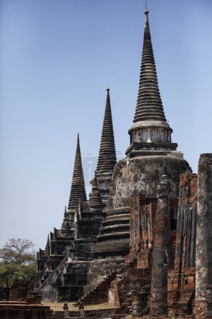 Téléchargez les photos : Wat Mongkol bhorpit one of most important old historical site in Ayutthaya heritage site of unesco - en image libre de droit