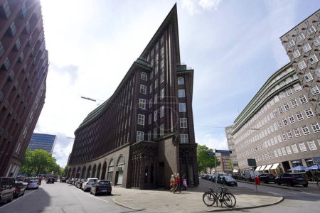 Téléchargez les photos : HAMBURG, GERMANY - JULY 6, 2022: Chilehaus office building in Hamburg, Germany. It is located in the Kontorhaus District. It was inscribed as a UNESCO World Heritage Site in 2015. - en image libre de droit
