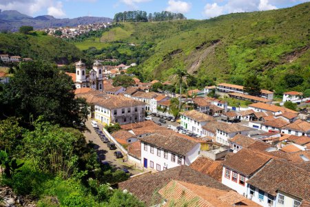 Ciudad histórica de Ouro Preto Patrimonio de la Humanidad por la UNESCO en el estado de Minas Gerais, Brasil. Vista panorámica desde terraza.