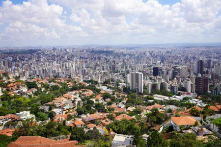 Vista aérea de la metrópolis de Belo Horizonte en el estado de Minas Gerais, Brasil