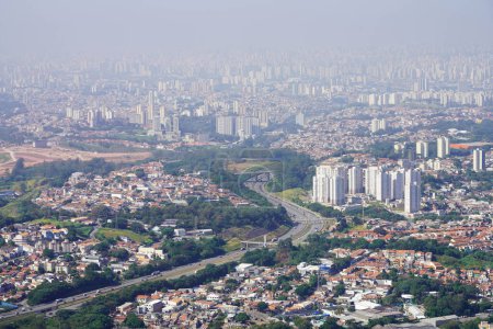 Sao Paulo megalópolis skyline. Ciudad del Gran Sao Paulo, gran área metropolitana ubicada en el estado de Sao Paulo en Brasil.