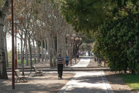 Téléchargez les photos : Une des promenades dans les jardins de Talavera de la Reina : Tolède Espagne - en image libre de droit