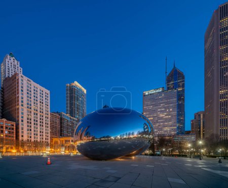CHICAGO, ILLINOIS, USA, April 8 2023: image of the Cloud Gate or The Bean in the morning in Millennium Park, Chicago, Illinois, USA