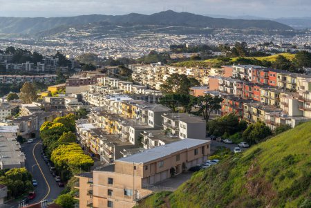 Téléchargez les photos : Panorama des toits de San Francisco. Vue aérienne du centre-ville de San Francisco. Centre-ville de San Francisco vue aérienne des gratte-ciel - en image libre de droit