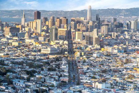 Téléchargez les photos : Panorama des toits de San Francisco. Vue aérienne du centre-ville de San Francisco. Centre-ville de San Francisco vue aérienne des gratte-ciel - en image libre de droit
