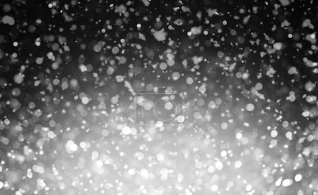Téléchargez les photos : Fond de Noël blanc brillant avec neige et flou - en image libre de droit