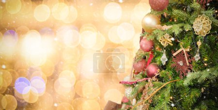 Foto de Árbol de Navidad, feliz Navidad y feliz concepto de festividades - Imagen libre de derechos