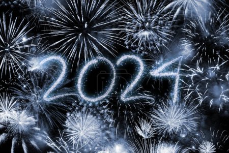 Téléchargez les photos : Fête feux d'artifice illuminent le ciel avec 2024 chiffres célébrant la nouvelle année - en image libre de droit