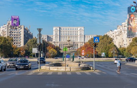 Téléchargez les photos : A picture of the Bucharest Fountains, the Union Square and the Palace of Parliament. - en image libre de droit