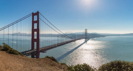 Téléchargez les photos : Une photo du Golden Gate Bridge le matin, vue de Battery Spencer. - en image libre de droit