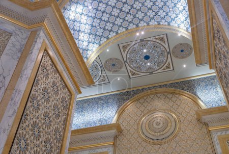 Téléchargez les photos : Une photo de la somptueuse Grande Salle du palais présidentiel de Qasr Al Watan. - en image libre de droit