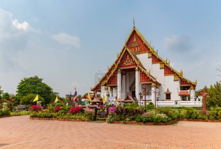 A picture of the Wihan Phra Mongkhon Bophit Hall of the Wat Phra Si Sanphet Temple.