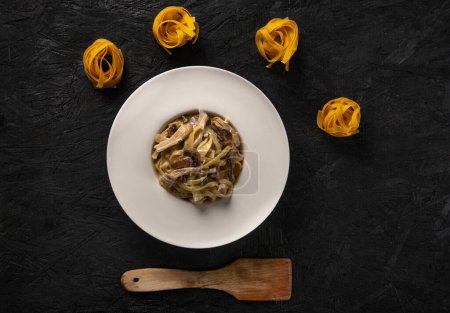 Foto de Pasta cooked with sour cream mushrooms sauce - Imagen libre de derechos