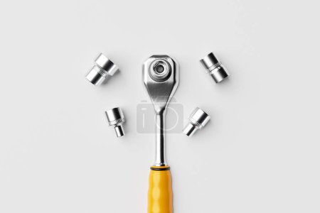 Téléchargez les photos : 3D illustration of a  ratchet wrench  in cartoon style on a white  background. Hand carpentry tool for the workshop. - en image libre de droit