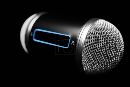 Téléchargez les photos : 3d illustration close-up of a metal microphone on a black background - en image libre de droit