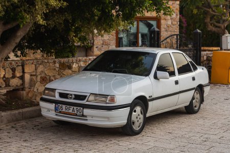 Foto de Side; Turkey  January 23 2023:    white Opel Vectra  parked on the street on a warm  day - Imagen libre de derechos