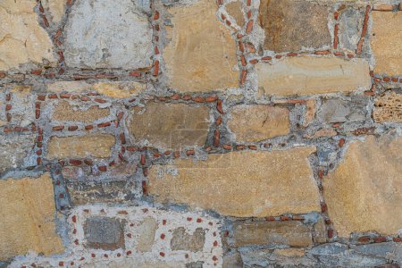 Téléchargez les photos : La texture du mur de pierre. Texture de fond du mur de pierre de l'ancien château. - en image libre de droit
