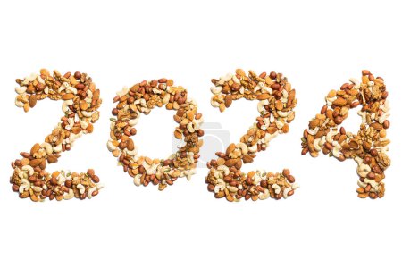 Téléchargez les photos : Calendrier numéro d'en-tête 2024 faite de noix mélangées sur un fond blanc. Bonne année 2024 fond coloré. - en image libre de droit