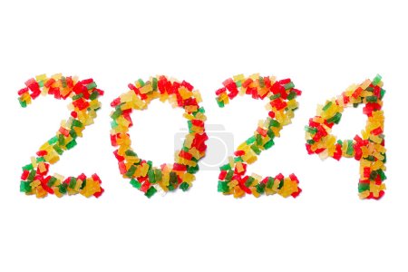 Téléchargez les photos : Calendrier numéro d'en-tête 2024 fabriqué à partir de haricots gelés multicolores sur un fond blanc. Bonne année 2024 fond coloré. - en image libre de droit