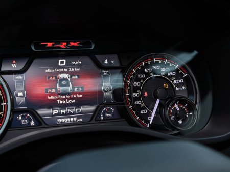 Téléchargez les photos : Novossibirsk, Russie - novembre 10, 2023 : Dodge Ram Trx, close up of the speedometer with rpm and km meter - en image libre de droit