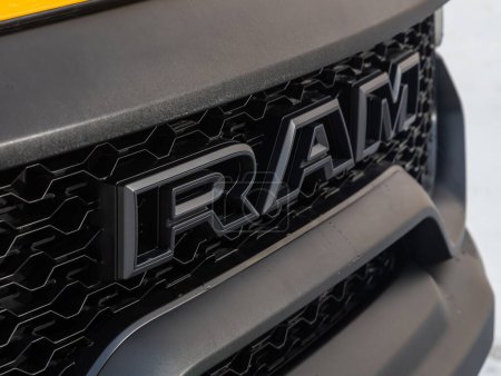Téléchargez les photos : Novossibirsk, Russie - 20 novembre 2023 : Dodge Ram Trx, close-up of the RAM logo exclusive - en image libre de droit
