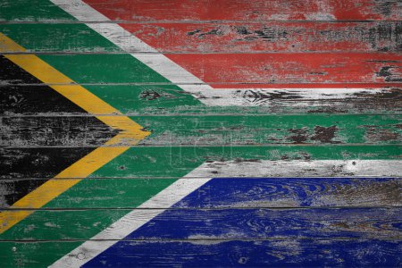 Foto de La bandera nacional de Sudáfrica está pintada sobre tablas de madera desiguales. Símbolo país. - Imagen libre de derechos