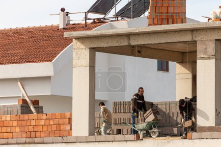Foto de Lado; Turquía 04 de febrero 2024: Reconstrucción de un antiguo edificio en Antalya, Turquía - Imagen libre de derechos