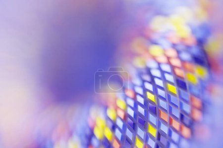 Foto de Diseño geométrico, mosaico caleidoscopio 3D, fondo abstracto del mosaico, fondo futurista colorido, patrón de triángulo geométrico. Textura mosaica. Efecto vidrieras - Imagen libre de derechos