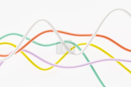 Foto de 3d ilustración de diseño de onda abstracta de colores sobre un fondo blanco. Reconocimiento de voz, ecualizador, grabadora de audio. Símbolo de tecnología inteligente - Imagen libre de derechos
