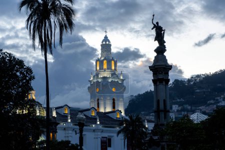 a Plaza Grande und Metropolitan Cathedral - Quito, Ecuador