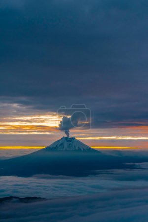 Volcán Cotopaxi, plano aéreo de Ecuador
